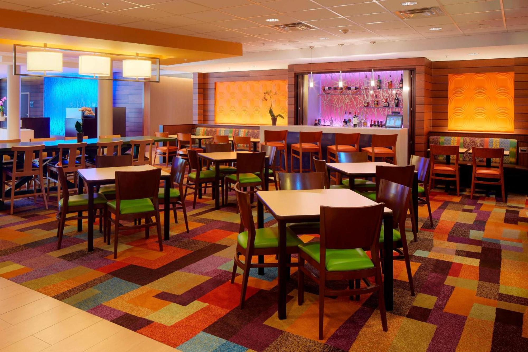Fairfield Inn & Suites By Marriott Springfield Northampton/Amherst Exterior foto